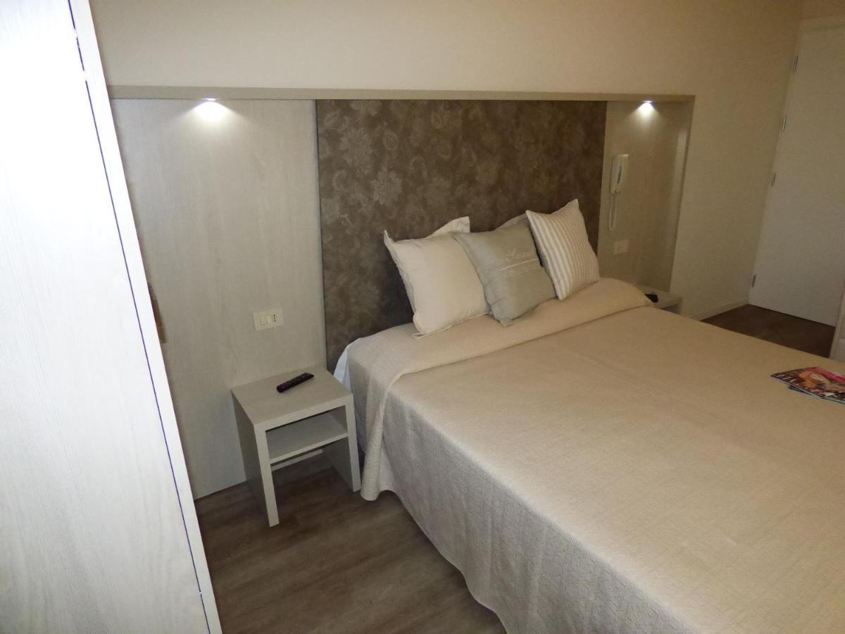 Design Hotel Astra B&B Misano Adriatico Dış mekan fotoğraf