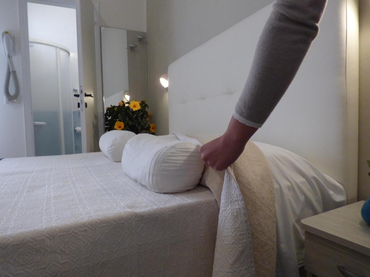 Design Hotel Astra B&B Misano Adriatico Dış mekan fotoğraf