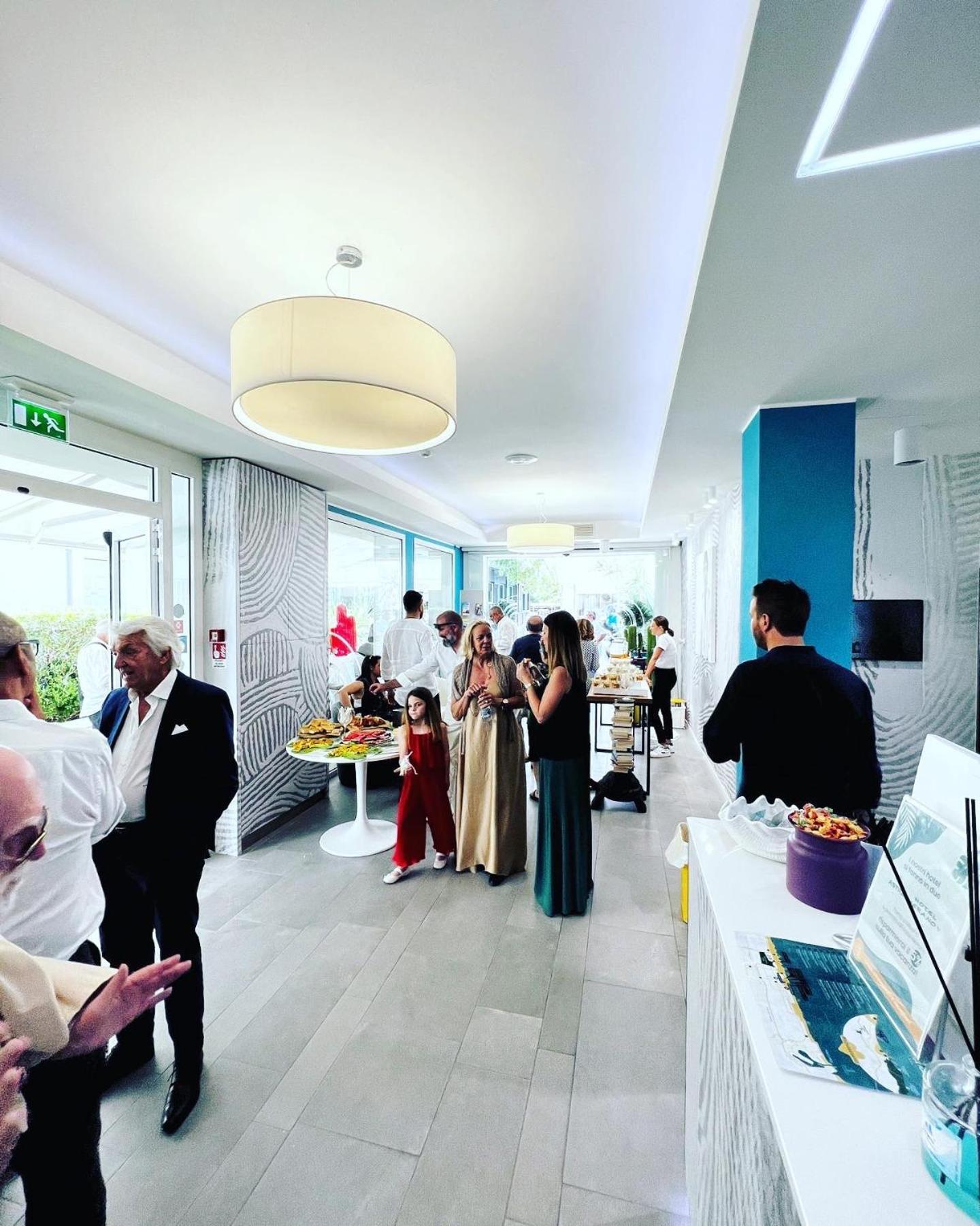 Design Hotel Astra B&B Misano Adriatico Dış mekan fotoğraf